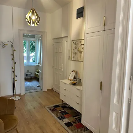 B 13 Apartament
